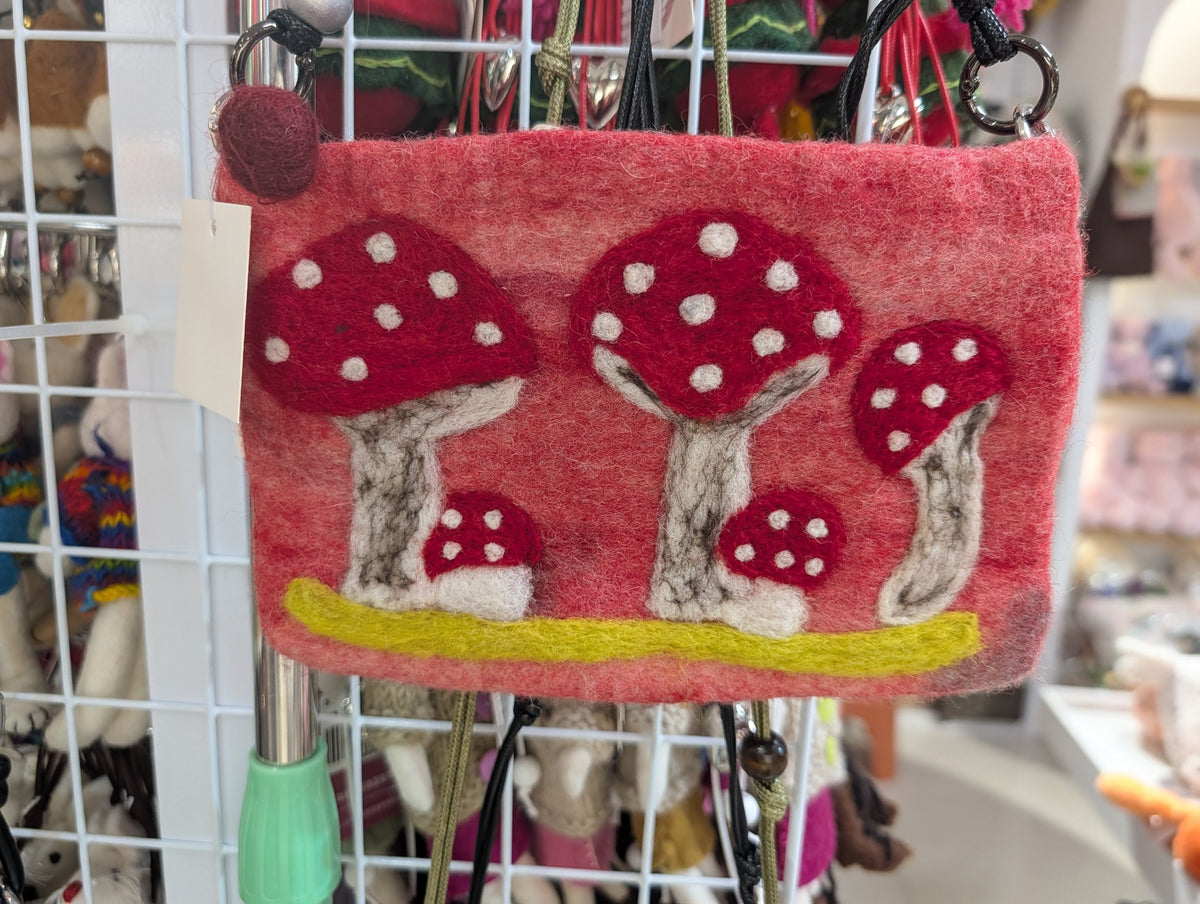 Toadstool Mushroom Clutch